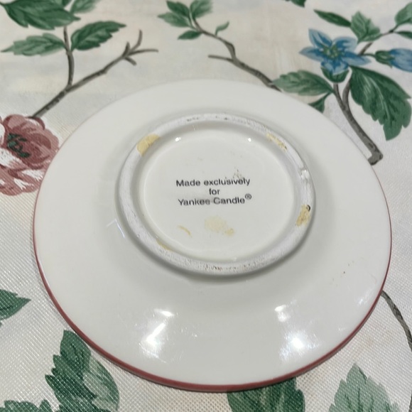 Yankee Candle Small Candle Topper and Plate, Holly Leaves & Berries Design - Picture 6 of 8
